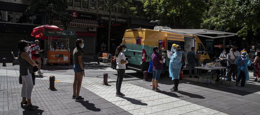 Más del 20% de los 19 millones de chilenos iniciaron el jueves una estricta cuarentena.