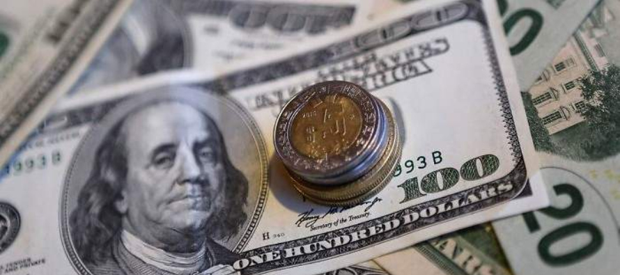 La moneda local cotiza en 19.81 por dólar, con una pérdida del 0.53%, equivalente a...
