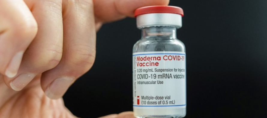 La agencia europea recomendó una segunda vacuna, producida por Moderna, en los primeros...