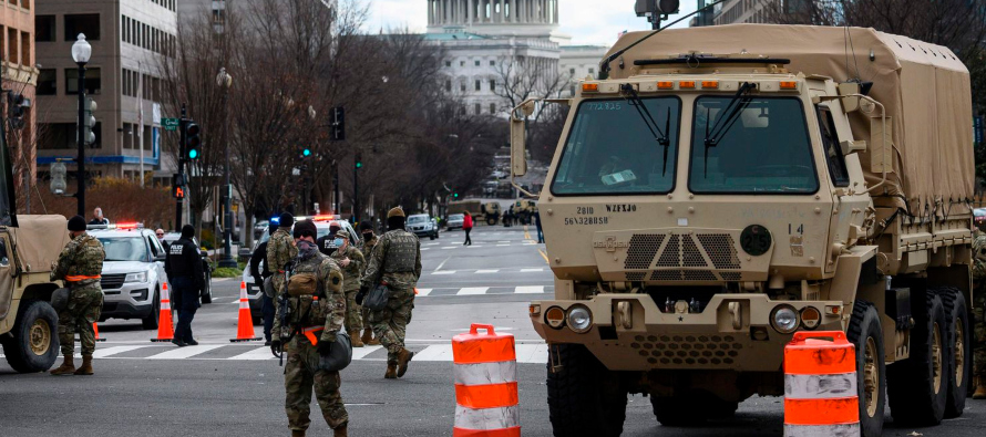 El centro de Washington es una panoplia de agentes con varios uniformes: soldados, guardias...