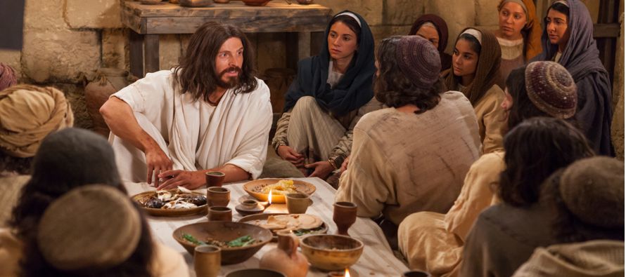 En aquel tiempo, Jesús volvió a casa y se aglomeró otra vez la muchedumbre de...