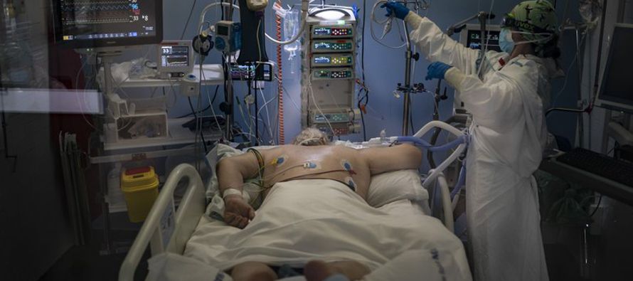 En el Hospital del Mar de Barcelona, la capacidad de cuidados intensivos es ahora de más del...
