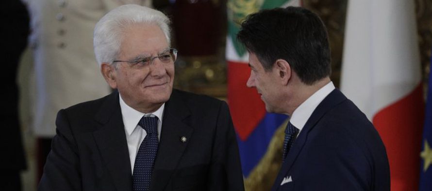 Conte presentó su renuncia al presidente Sergio Mattarella, quien se abstuvo de tomar otra...