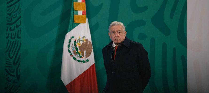 Durante casi un año, Andrés Manuel López Obrador ha minimizado la pandemia:...