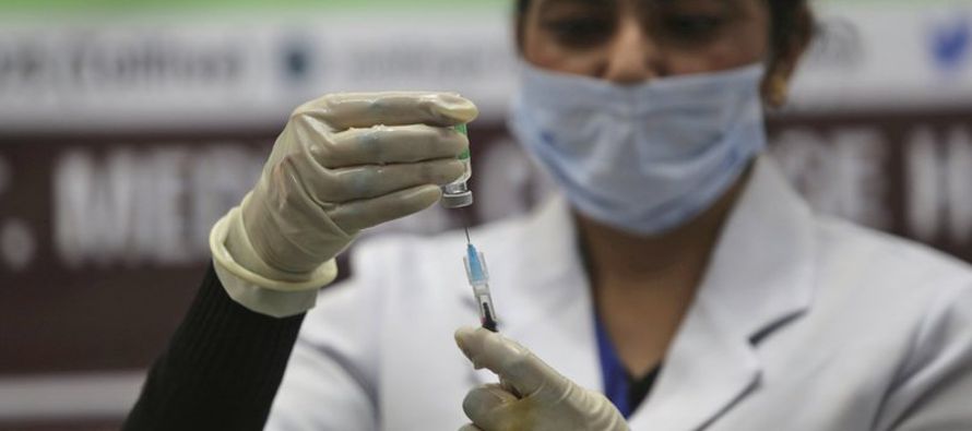 India empezó a inocular a sus trabajadores sanitarios el 16 de enero en la que probablemente...