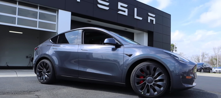 Tesla produjo en 2020 un total de 509,737 vehículos, de los que 179,757 fueron fabricados en...