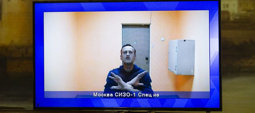 En declaraciones a la corte por videoenlace, Navalny dijo que el proceso penal en su contra era...
