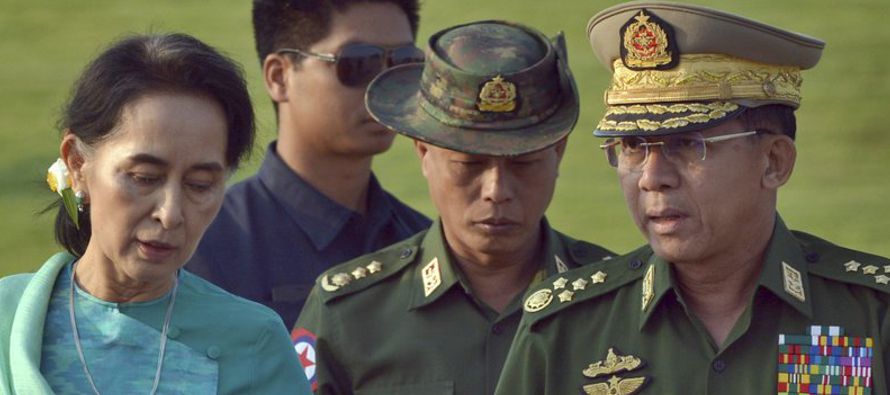El partido político de Suu Kyi publicó un comunicado en una de sus páginas de...