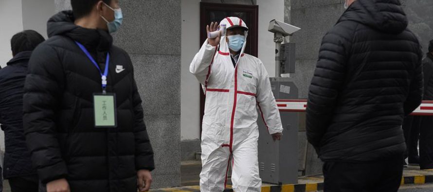 La visita del equipo al Centro Provincial de Hubei de Control de Enfermedades se produjo en medio...
