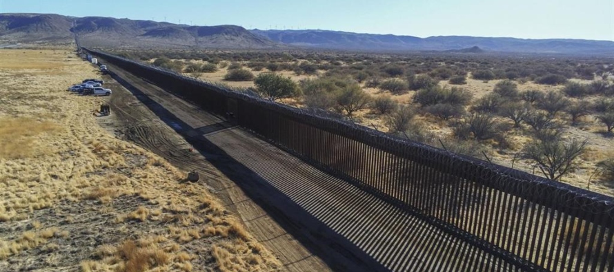 Trump aplicó una política de tolerancia cero en la frontera sur que supuso entre...