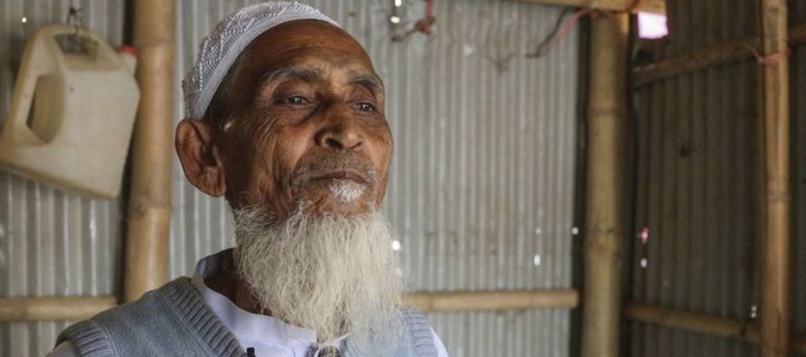 Más de 700 musulmanes rohinyas huyeron a la vecina Bangladesh debido a una operación...