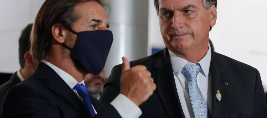Bolsonaro y Lacalle abordaron además "asuntos energéticos y de...