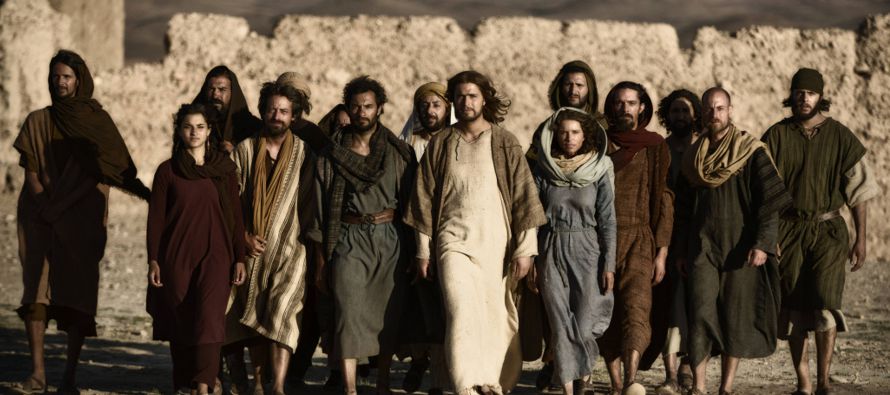 En aquel tiempo, cuando Jesús salió de la sinagoga se fue con Santiago y Juan a casa...