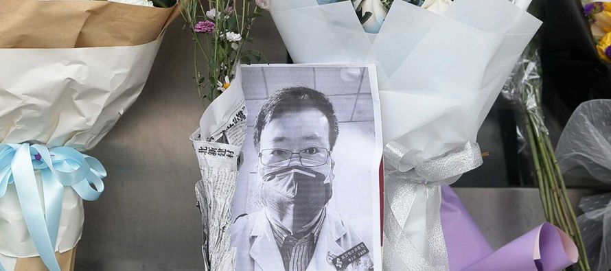 La muerte del médico chino provocó un nivel de indignación pública y...