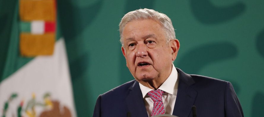 El presidente de México ha decidido no utilizar un cubrebocas en su reaparición y ha...