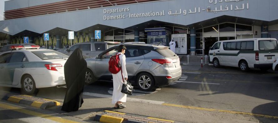 El aeropuerto de Abha, próximo a la frontera con Yemen, ha sido un objetivo recurrente de...