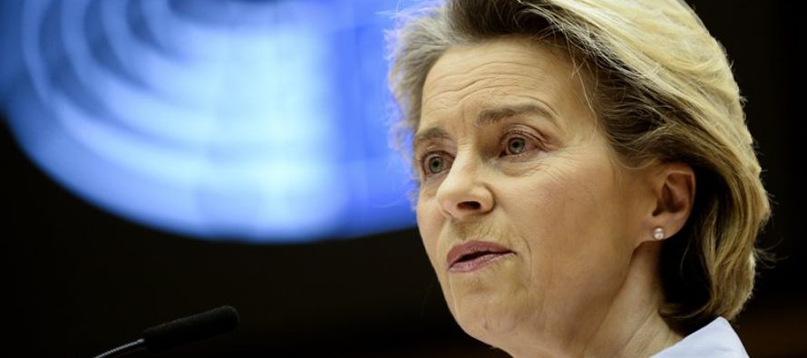 Ursula von der Leyen, defendió la estrategia general de la UE de hacer frente a la pandemia...
