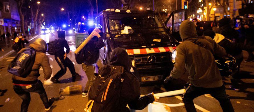 Los disturbios han vuelto por segundo día consecutivo a Cataluña, especialmente a...