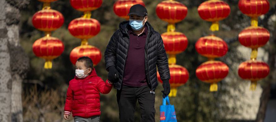 Durante décadas, Beijing aplicó estrictos controles a los nacimientos adicionales...