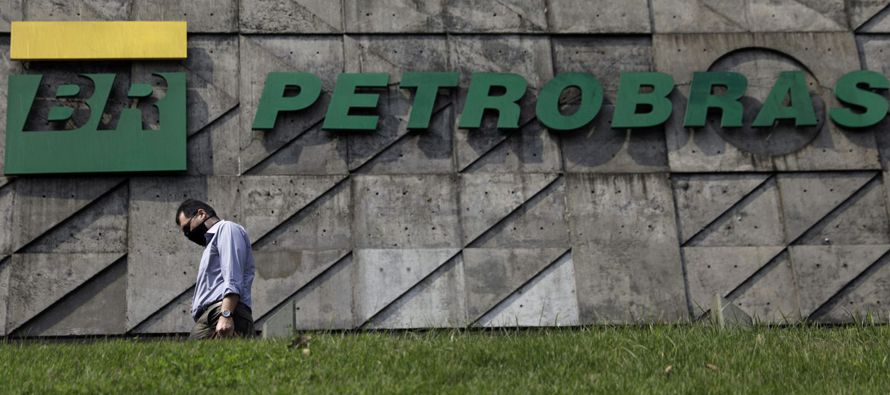 En vista de que el Gobierno controla el 50,26% de Petrobras, Bolsonaro quiere colocar en la...