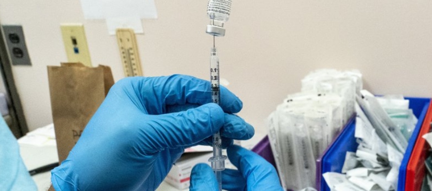 Poland dijo que la efectividad de la vacuna después de la primera dosis era uno de los...