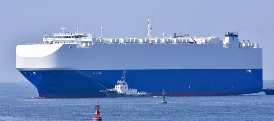La misteriosa explosión golpeó el MV Helios Ray, un barco con bandera de Bahamas y de...