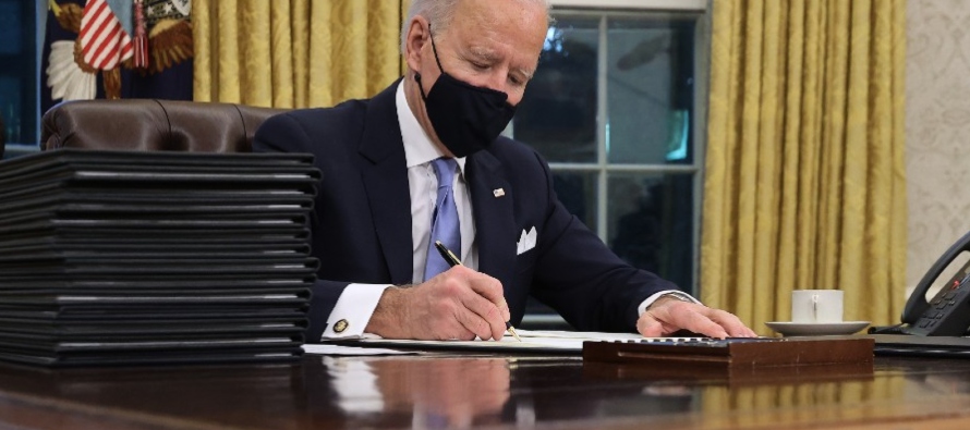El presidente Joe Biden tiene dos asientos que llenar en la influyente corte de apelaciones de la...