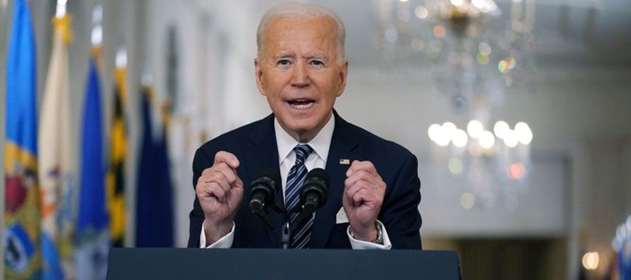 Biden conmemoró el primer aniversario de la llegada de una pandemia que ha cobrado...