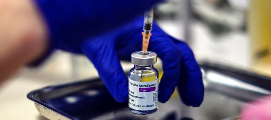 Noruega detuvo la distribución de la vacuna AstraZeneca el jueves, luego de que Dinamarca...