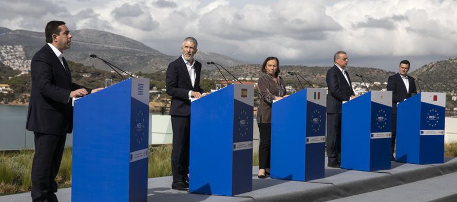 Los ministros de Chipre, Grecia, Italia, Malta y España crearon el grupo “MED 5”...