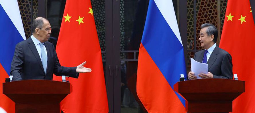 Wang Yi y Sergey Lavrov rechazaron las objeciones externas a sus sistemas políticos...