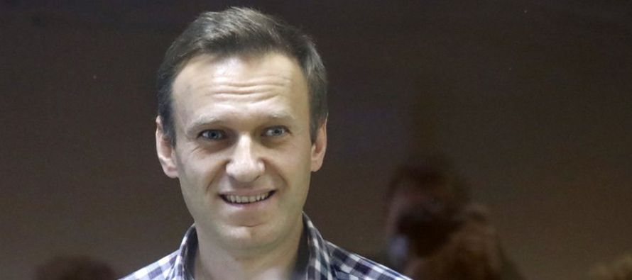 El mes pasado, Navalny fue condenado a dos años y medio de prisión por violar las...