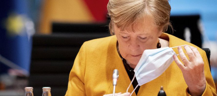 Merkel anunció la decisión poco después de haber convocado apresuradamente una...