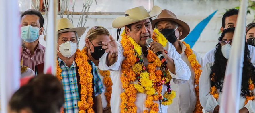 El candidato ha dicho en su último acto de campaña en Zihuatanejo que ni él ni...