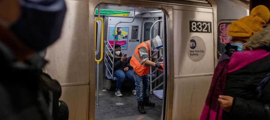 La limpieza del metro de Nueva York siempre ha sido un trabajo sucio. Pero al surgir la pandemia en...
