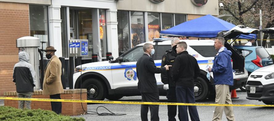 El departamento policial del condado Baltimore investigaba si el tiroteo en una tienda Royal Farms...
