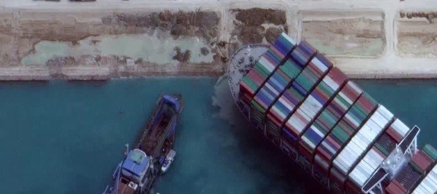 El presidente de la Autoridad del Canal de Suez, Osama Rabie, dijo que el canal se podía...