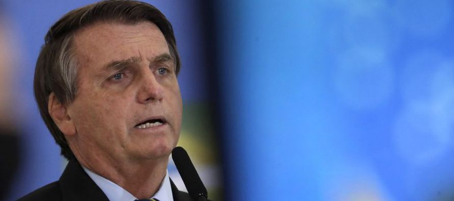 Bolsonaro tuiteó el lunes que situó a otros tres ministros en nuevos cargos —...