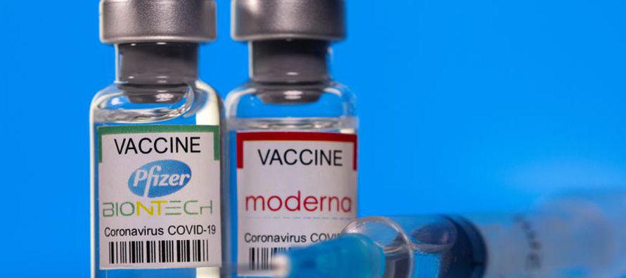 Solo con la primera dosis de una vacuna de Pfizer o Moderna -que requieren dos inoculaciones- se...