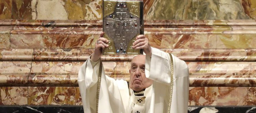 El Vaticano no explicó el motivo por el que el decano del Colegio Cardenalicio, el cardenal...