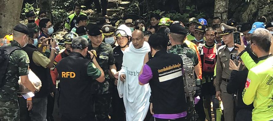Phra Manas, de 46 años, entró a la cueva Tham Phra Sai Ngam, en la provincia de...