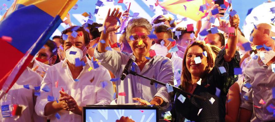 El exbanquero de derecha que por tercera vez buscaba la presidencia de Ecuador, agradeció...