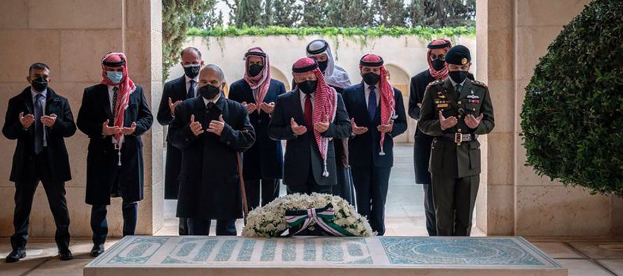 Hamzah se unió a los miembros de la familia real para conmemorar 100 años del...