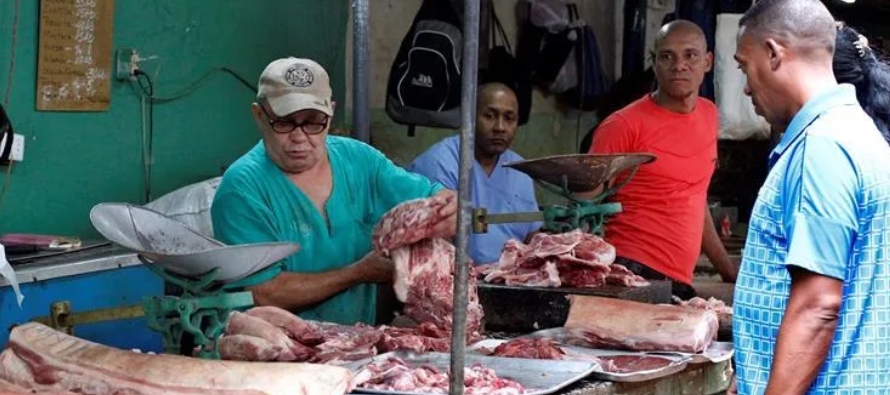 Cuba importa más del 80 % de los víveres que consume, lo cual representa un gasto...