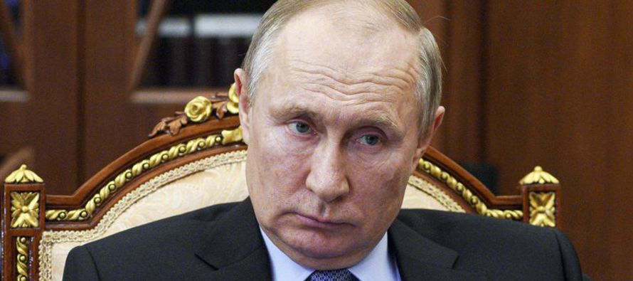 El paso del Kremlin sigue a una serie de nuevas sanciones contra Rusia anunciadas esta semana por...
