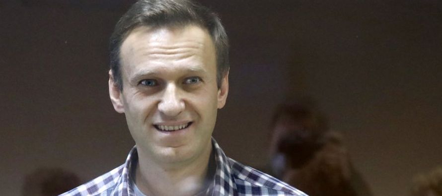 Navalny afirmó que una funcionaria le dijo que un análisis de sangre indicaba que su...