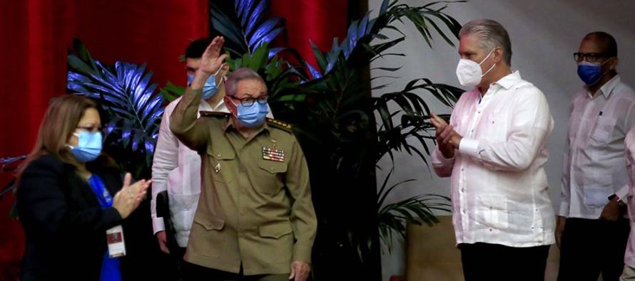 Díaz-Canel reemplazó al exmandatario Raúl Castro, quien el viernes...