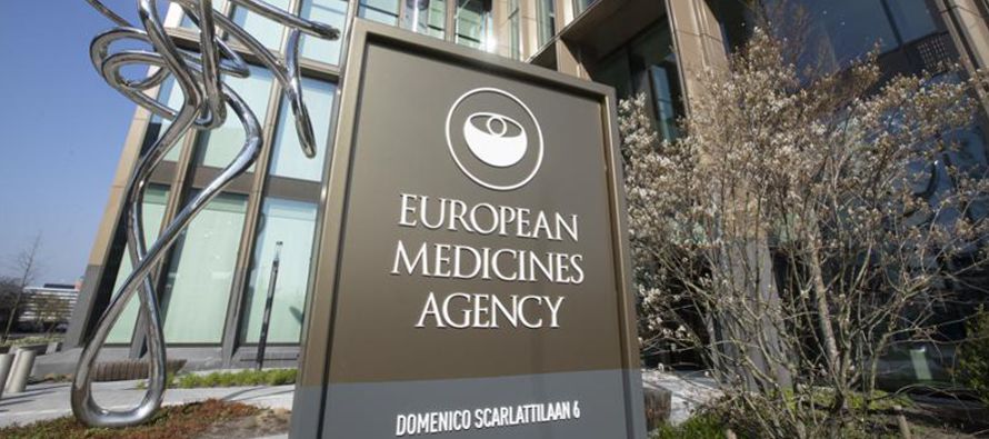 La Agencia Europea de Medicamentos (EMA) dijo que en las etiquetas de la vacuna de Johnson &...