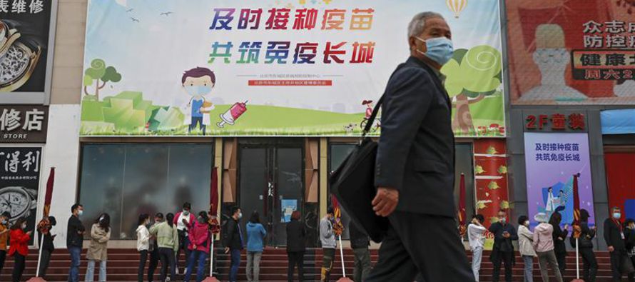 China aceleró sus esfuerzos de vacunación tras un lento inicio, debido en parte a que...