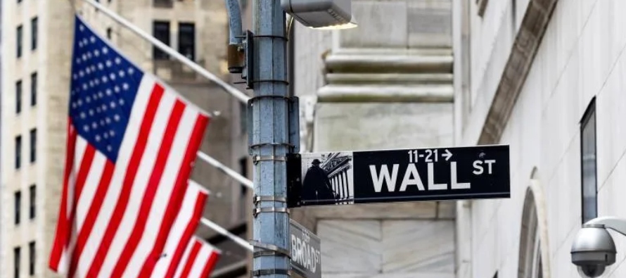 Entre las 30 cotizadas del Dow Jones, destacó el ascenso de American Express (4,16 %),...